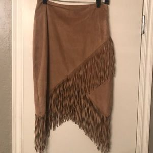 Suede skirt with fringe